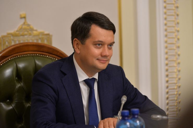 Голова Парламенту Дмитро Разумков вручив Премії Верховної Ради України педагогічним працівникам загальноосвітніх, професійно-технічних, дошкільних та позашкільних навчальних закладів