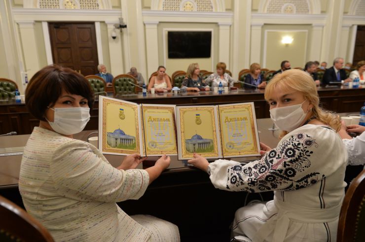 Голова Парламенту Дмитро Разумков вручив Премії Верховної Ради України педагогічним працівникам загальноосвітніх, професійно-технічних, дошкільних та позашкільних навчальних закладів