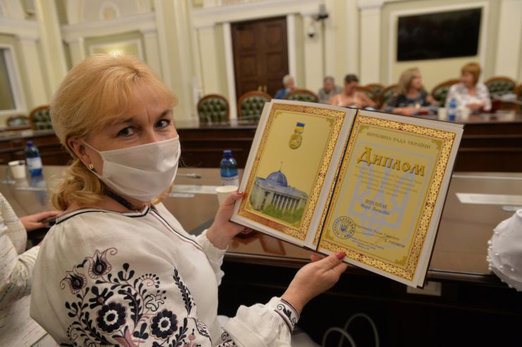 Голова Парламенту Дмитро Разумков вручив Премії Верховної Ради України педагогічним працівникам загальноосвітніх, професійно-технічних, дошкільних та позашкільних навчальних закладів
