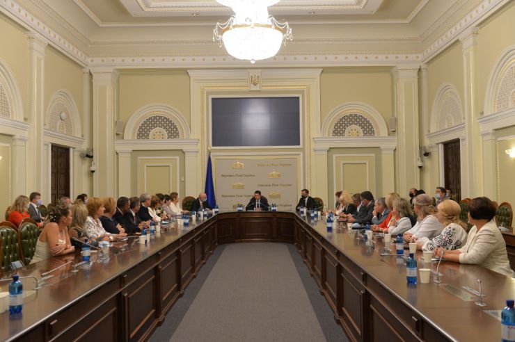 Голова Парламенту Дмитро Разумков вручив Премії Верховної Ради України педагогічним працівникам загальноосвітніх, професійно-технічних, дошкільних та позашкільних навчальних закладів