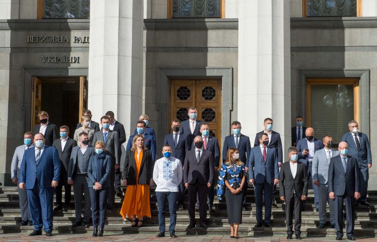Урочисті заходи з нагоди Дня захисника України на площі Конституції перед будівлею Верховної Ради за участю Голови Верховної Ради України Дмитра Разумкова, Першого заступника Голови Верховної Ради України Руслана Стефанчука, Заступниці Голови Верховної Ради України Олени Кондратюк, народних депутатів України, міністрів, Генерального прокурора, представників військових вищих навчальних закладів, учасників АТО/ООС, Військового оркестру та Спеціального батальйону «Почесна варта» Національної гвардії України. 