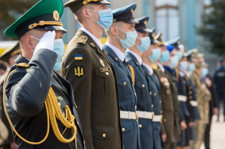 Урочисті заходи з нагоди Дня захисника України на площі Конституції перед будівлею Верховної Ради за участю Голови Верховної Ради України Дмитра Разумкова, Першого заступника Голови Верховної Ради України Руслана Стефанчука, Заступниці Голови Верховної Ради України Олени Кондратюк, народних депутатів України, міністрів, Генерального прокурора, представників військових вищих навчальних закладів, учасників АТО/ООС, Військового оркестру та Спеціального батальйону «Почесна варта» Національної гвардії України. 