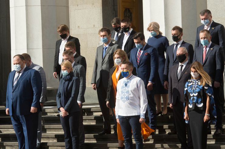 Урочисті заходи з нагоди Дня захисника України на площі Конституції перед будівлею Верховної Ради за участю Голови Верховної Ради України Дмитра Разумкова, Першого заступника Голови Верховної Ради України Руслана Стефанчука, Заступниці Голови Верховної Ради України Олени Кондратюк, народних депутатів України, міністрів, Генерального прокурора, представників військових вищих навчальних закладів, учасників АТО/ООС, Військового оркестру та Спеціального батальйону «Почесна варта» Національної гвардії України. 
