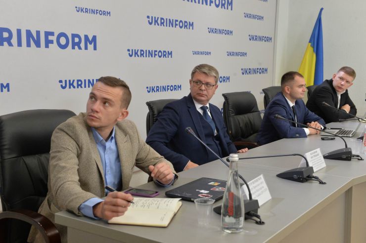 Круглий стіл на тему: 
