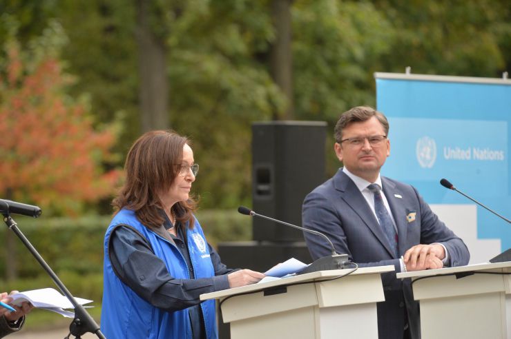 З нагоди відзначення 75-ї річниці заснування Організації Об’єднаних Націй відбулася урочиста церемонія підняття прапора ООН біля Пам’ятного каменю ООН у  Наводницькому парку
У заході взяли участь міністр закордонних справ України Дмитро Кулеба та координаторка системи ООН в Україні, координаторка з гуманітарних питань Оснат Лубрані, а також глави агенцій ООН та учасники операцій ООН з підтримання миру.
