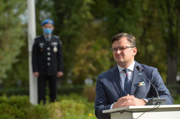 З нагоди відзначення 75-ї річниці заснування Організації Об’єднаних Націй відбулася урочиста церемонія підняття прапора ООН біля Пам’ятного каменю ООН у  Наводницькому парку
У заході взяли участь міністр закордонних справ України Дмитро Кулеба та координаторка системи ООН в Україні, координаторка з гуманітарних питань Оснат Лубрані, а також глави агенцій ООН та учасники операцій ООН з підтримання миру.
