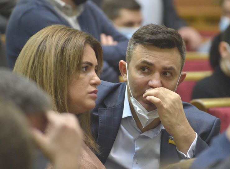 Пленарне засідання Верховної Ради України.

Голова Верховної Ради України Дмитро Разумков відкрив пленарне засідання.
Народні депутати розглянули у першому читанні проект Закону про внесення змін до деяких законів України щодо внесення до Державного земельного кадастру відомостей про державний кордон України №3987. За результатами обговорення законопроект був прийнятий за основу 276 голосами «за».

Проект Закону про внесення змін до Кримінального кодексу України щодо посилення відповідальності за вчинення кримінальних правопорушень проти журналістів №3633 доповів народний депутат Андрій Кожем’якін. Народні депутати загалом підтримали законопроект та відзначали, що питання захисту та безпеки журналістів потребують поглиблення з боку держави. 
Законопроект за результатами голосування прийнято за основу 305 голосами «за».
Леся Забуранна Микола Тищенко СН
