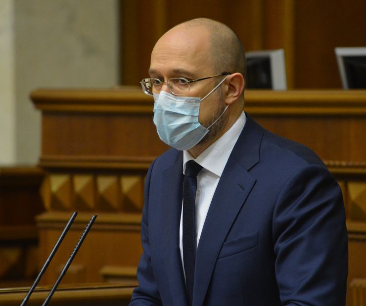 Пленарне засідання Верховної Ради України.

Голова Верховної Ради України Дмитро Разумков відкрив пленарне засідання. 
Головуючий повідомив, що у пленарному засіданні беруть участь Прем’єр-міністр України Денис Шмигаль і члени Кабінету Міністрів.
Дмитро Разумков зазначив, що сьогодні 6 листопада - День визволення Києва від фашистських загарбників. 
Народні депутати хвилиною мовчання вшанували пам’ять всіх тих, хто загинув, визволяючи столицю нашої держави.
Головуючий нагадав, що у п’ятницю проводиться «година запитань до Уряду». 
Прем’єр-міністр Денис Шмигаль доповів з трибуни про стан реалізації державної політики у боротьбі з COVID-19 та економічних питань, пов’язаних з підготовкою бюджету. Денис Шмигаль прем`єр-міністр

