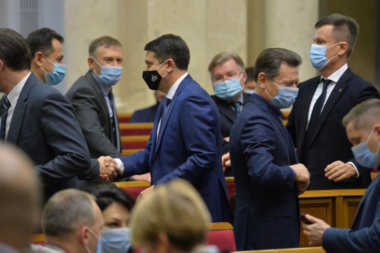 Пленарне засідання Верховної Ради України.

Голова Верховної Ради України Дмитро Разумков відкрив пленарне засідання. 
Дмитро Разумков привітав усіх з 29-ю річницею всеукраїнського референдуму, за результатами проведення якого було проголошено незалежність України.
Народні депутати повторно розглянули Закон України 