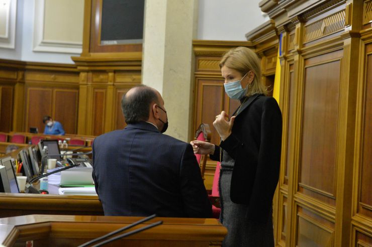 Пленарне засідання Верховної Ради України.

Голова Верховної Ради України Дмитро Разумков відкрив пленарне засідання. 
Дмитро Разумков привітав усіх з 29-ю річницею всеукраїнського референдуму, за результатами проведення якого було проголошено незалежність України.
Народні депутати повторно розглянули Закон України 