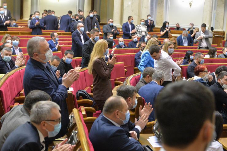 Пленарне засідання Верховної Ради України.

Голова Верховної Ради України Дмитро Разумков відкрив пленарне засідання. 
Дмитро Разумков привітав усіх з 29-ю річницею всеукраїнського референдуму, за результатами проведення якого було проголошено незалежність України.
Народні депутати повторно розглянули Закон України 