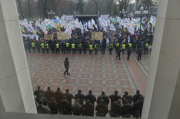 Пленарне засідання Верховної Ради України.

Голова Верховної Ради України Дмитро Разумков відкрив пленарне засідання. 
Дмитро Разумков привітав усіх з 29-ю річницею всеукраїнського референдуму, за результатами проведення якого було проголошено незалежність України.
Народні депутати повторно розглянули Закон України 