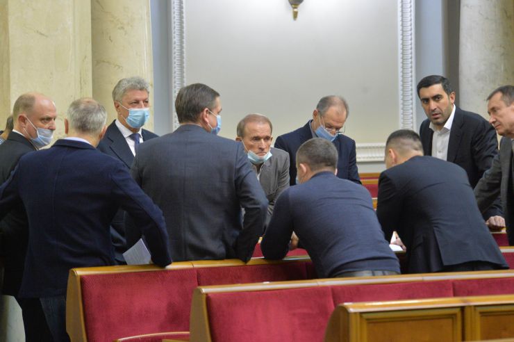 Пленарне засідання Верховної Ради України.

Голова Верховної Ради України Дмитро Разумков відкрив пленарне засідання. 
Дмитро Разумков привітав усіх з 29-ю річницею всеукраїнського референдуму, за результатами проведення якого було проголошено незалежність України.
Народні депутати повторно розглянули Закон України 