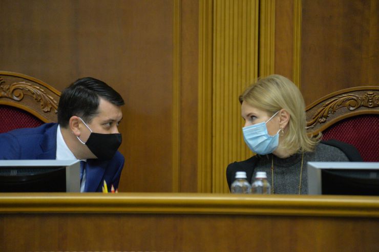 Пленарне засідання Верховної Ради України.

Голова Верховної Ради України Дмитро Разумков відкрив пленарне засідання. 
Дмитро Разумков привітав усіх з 29-ю річницею всеукраїнського референдуму, за результатами проведення якого було проголошено незалежність України.
Народні депутати повторно розглянули Закон України 