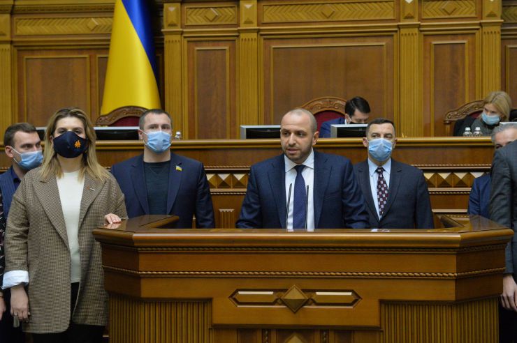 Пленарне засідання Верховної Ради України.

Голова Верховної Ради України Дмитро Разумков відкрив пленарне засідання. 
Дмитро Разумков привітав усіх з 29-ю річницею всеукраїнського референдуму, за результатами проведення якого було проголошено незалежність України.
Народні депутати повторно розглянули Закон України 