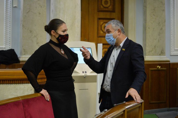Пленарне засідання Верховної Ради України.

Голова Верховної Ради України Дмитро Разумков відкрив пленарне засідання. 
Дмитро Разумков привітав усіх з 29-ю річницею всеукраїнського референдуму, за результатами проведення якого було проголошено незалежність України.
Народні депутати повторно розглянули Закон України 