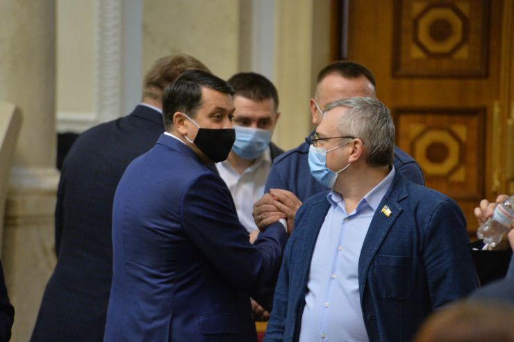Пленарне засідання Верховної Ради України.

Голова Верховної Ради України Дмитро Разумков відкрив пленарне засідання. 
Дмитро Разумков привітав усіх з 29-ю річницею всеукраїнського референдуму, за результатами проведення якого було проголошено незалежність України.
Народні депутати повторно розглянули Закон України 
