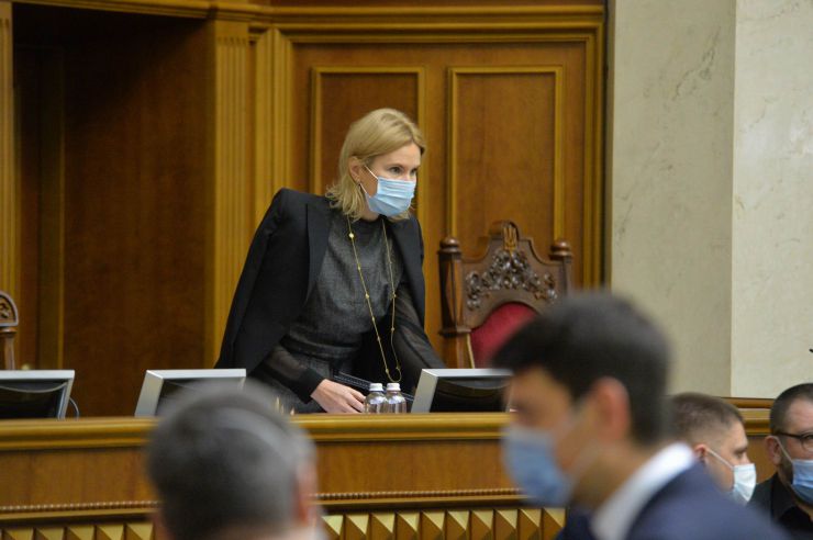 Пленарне засідання Верховної Ради України.

Голова Верховної Ради України Дмитро Разумков відкрив пленарне засідання. 
Дмитро Разумков привітав усіх з 29-ю річницею всеукраїнського референдуму, за результатами проведення якого було проголошено незалежність України.
Народні депутати повторно розглянули Закон України 