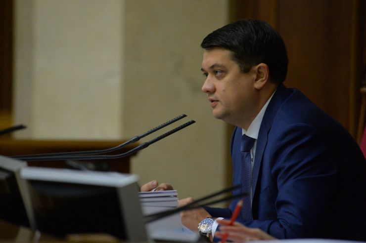 Пленарне засідання Верховної Ради України.

Голова Верховної Ради України Дмитро Разумков відкрив пленарне засідання. 
Дмитро Разумков привітав усіх з 29-ю річницею всеукраїнського референдуму, за результатами проведення якого було проголошено незалежність України.
Народні депутати повторно розглянули Закон України 
