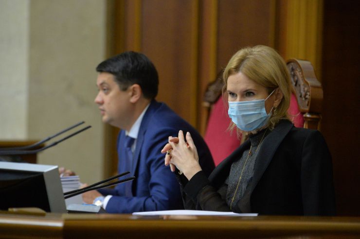 Пленарне засідання Верховної Ради України.

Голова Верховної Ради України Дмитро Разумков відкрив пленарне засідання. 
Дмитро Разумков привітав усіх з 29-ю річницею всеукраїнського референдуму, за результатами проведення якого було проголошено незалежність України.
Народні депутати повторно розглянули Закон України 