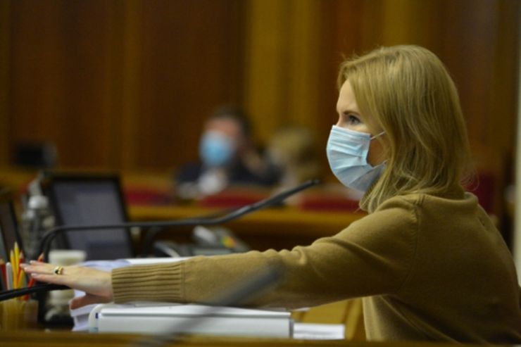 Пленарне засідання Верховної Ради України.

Голова Верховної Ради України Дмитро Разумков відкрив пленарне засідання.
Народні депутати розглянули правки до підготовленого до другого читання проекту Закону про внесення змін до деяких законодавчих актів України щодо посилення відповідальності за правопорушення у сфері продажу дітям електронних сигарет і рідин, що використовуються в електронних сигаретах №3628.
Після розгляду правок законопроект 309 голосами «за» прийнято у другому читанні і в цілому.
Верховна Рада 300 голосами «за» прийняла у другому читанні і в цілому проект Закону про внесення змін до Закону України 