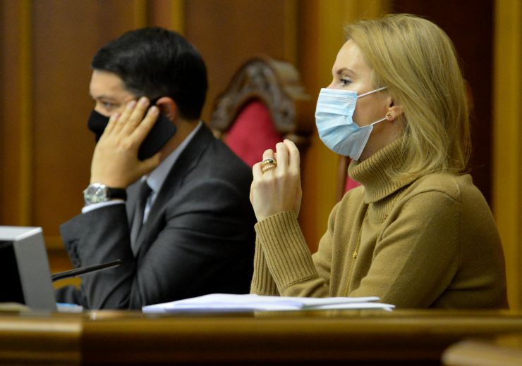 Пленарне засідання Верховної Ради України.

Голова Верховної Ради України Дмитро Разумков відкрив пленарне засідання.
Народні депутати розглянули правки до підготовленого до другого читання проекту Закону про внесення змін до деяких законодавчих актів України щодо посилення відповідальності за правопорушення у сфері продажу дітям електронних сигарет і рідин, що використовуються в електронних сигаретах №3628.
Після розгляду правок законопроект 309 голосами «за» прийнято у другому читанні і в цілому.
Верховна Рада 300 голосами «за» прийняла у другому читанні і в цілому проект Закону про внесення змін до Закону України 