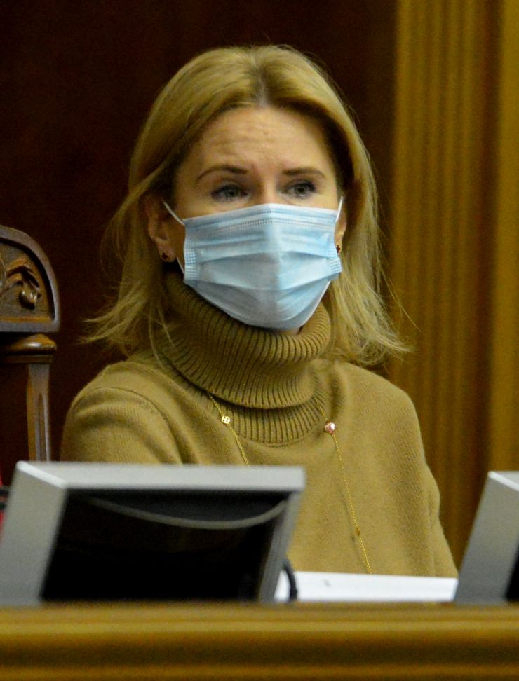 Пленарне засідання Верховної Ради України.

Голова Верховної Ради України Дмитро Разумков відкрив пленарне засідання.
Народні депутати розглянули правки до підготовленого до другого читання проекту Закону про внесення змін до деяких законодавчих актів України щодо посилення відповідальності за правопорушення у сфері продажу дітям електронних сигарет і рідин, що використовуються в електронних сигаретах №3628.
Після розгляду правок законопроект 309 голосами «за» прийнято у другому читанні і в цілому.
Верховна Рада 300 голосами «за» прийняла у другому читанні і в цілому проект Закону про внесення змін до Закону України 