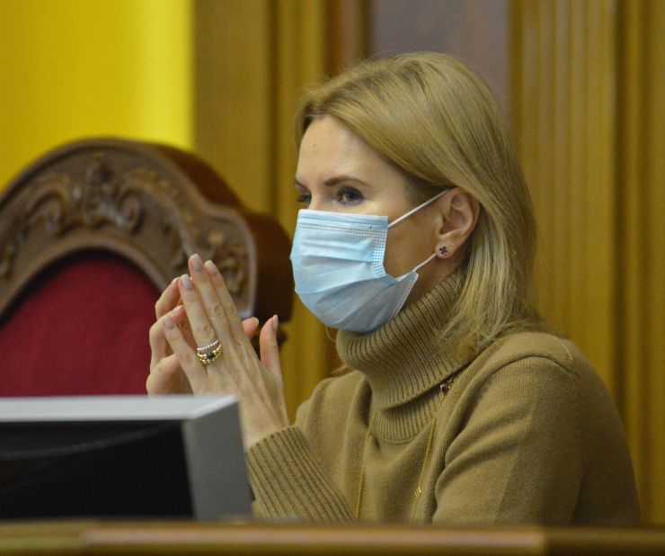Пленарне засідання Верховної Ради України.

Голова Верховної Ради України Дмитро Разумков відкрив пленарне засідання.
Народні депутати розглянули правки до підготовленого до другого читання проекту Закону про внесення змін до деяких законодавчих актів України щодо посилення відповідальності за правопорушення у сфері продажу дітям електронних сигарет і рідин, що використовуються в електронних сигаретах №3628.
Після розгляду правок законопроект 309 голосами «за» прийнято у другому читанні і в цілому.
Верховна Рада 300 голосами «за» прийняла у другому читанні і в цілому проект Закону про внесення змін до Закону України 