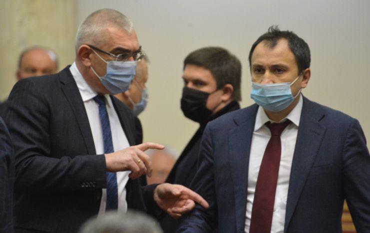 Пленарне засідання Верховної Ради України.

Голова Верховної Ради України Дмитро Разумков відкрив пленарне засідання.
Народні депутати розглянули правки до підготовленого до другого читання проекту Закону про внесення змін до деяких законодавчих актів України щодо посилення відповідальності за правопорушення у сфері продажу дітям електронних сигарет і рідин, що використовуються в електронних сигаретах №3628.
Після розгляду правок законопроект 309 голосами «за» прийнято у другому читанні і в цілому.
Верховна Рада 300 голосами «за» прийняла у другому читанні і в цілому проект Закону про внесення змін до Закону України 