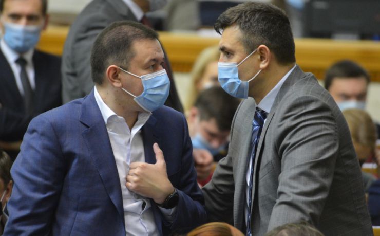Пленарне засідання Верховної Ради України.

Голова Верховної Ради України Дмитро Разумков відкрив пленарне засідання.
Народні депутати розглянули правки до підготовленого до другого читання проекту Закону про внесення змін до деяких законодавчих актів України щодо посилення відповідальності за правопорушення у сфері продажу дітям електронних сигарет і рідин, що використовуються в електронних сигаретах №3628.
Після розгляду правок законопроект 309 голосами «за» прийнято у другому читанні і в цілому.
Верховна Рада 300 голосами «за» прийняла у другому читанні і в цілому проект Закону про внесення змін до Закону України 