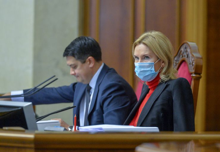 Пленарне засідання Верховної Ради України.

Голова Верховної Ради України Дмитро Разумков відкрив пленарне засідання.
Верховна Рада 303 голосами прийняла у другому читанні і в цілому проект Закону про внесення змін до деяких законів України щодо забезпечення ефективної реалізації парламентського контролю №4131. 
288 голосами «за» прийнято у другому читанні і в цілому проект Закону про реабілітацію осіб з обмеженнями життєдіяльності №3668.
Прийнято за основу проект Закону 