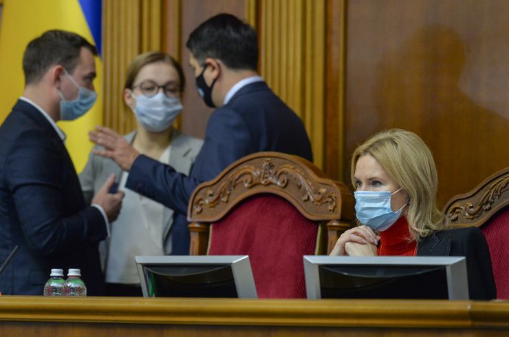 Пленарне засідання Верховної Ради України.

Голова Верховної Ради України Дмитро Разумков відкрив пленарне засідання.
Верховна Рада 303 голосами прийняла у другому читанні і в цілому проект Закону про внесення змін до деяких законів України щодо забезпечення ефективної реалізації парламентського контролю №4131. 
288 голосами «за» прийнято у другому читанні і в цілому проект Закону про реабілітацію осіб з обмеженнями життєдіяльності №3668.
Прийнято за основу проект Закону 