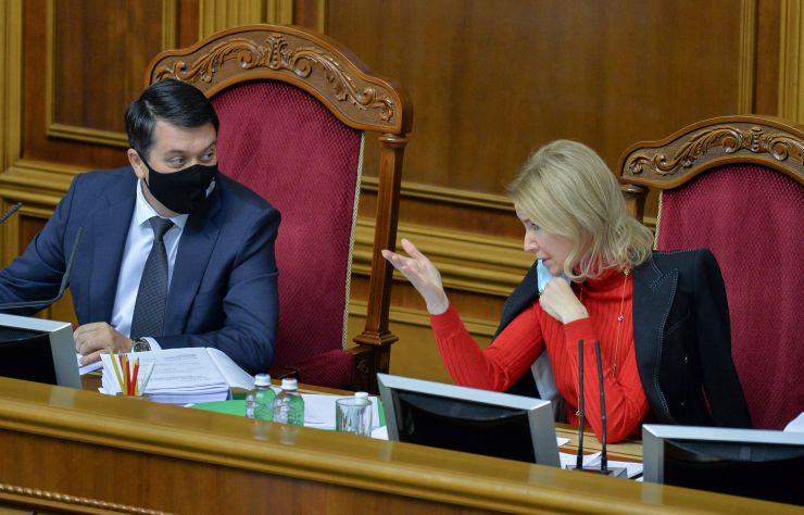 Пленарне засідання Верховної Ради України.

Голова Верховної Ради України Дмитро Разумков відкрив пленарне засідання.
Верховна Рада 303 голосами прийняла у другому читанні і в цілому проект Закону про внесення змін до деяких законів України щодо забезпечення ефективної реалізації парламентського контролю №4131. 
288 голосами «за» прийнято у другому читанні і в цілому проект Закону про реабілітацію осіб з обмеженнями життєдіяльності №3668.
Прийнято за основу проект Закону 