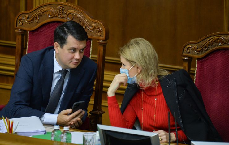 Пленарне засідання Верховної Ради України.

Голова Верховної Ради України Дмитро Разумков відкрив пленарне засідання.
Верховна Рада 303 голосами прийняла у другому читанні і в цілому проект Закону про внесення змін до деяких законів України щодо забезпечення ефективної реалізації парламентського контролю №4131. 
288 голосами «за» прийнято у другому читанні і в цілому проект Закону про реабілітацію осіб з обмеженнями життєдіяльності №3668.
Прийнято за основу проект Закону 
