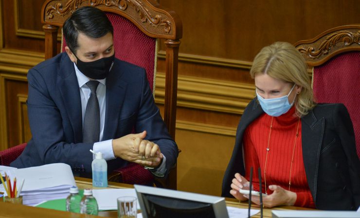 Пленарне засідання Верховної Ради України.

Голова Верховної Ради України Дмитро Разумков відкрив пленарне засідання.
Верховна Рада 303 голосами прийняла у другому читанні і в цілому проект Закону про внесення змін до деяких законів України щодо забезпечення ефективної реалізації парламентського контролю №4131. 
288 голосами «за» прийнято у другому читанні і в цілому проект Закону про реабілітацію осіб з обмеженнями життєдіяльності №3668.
Прийнято за основу проект Закону 