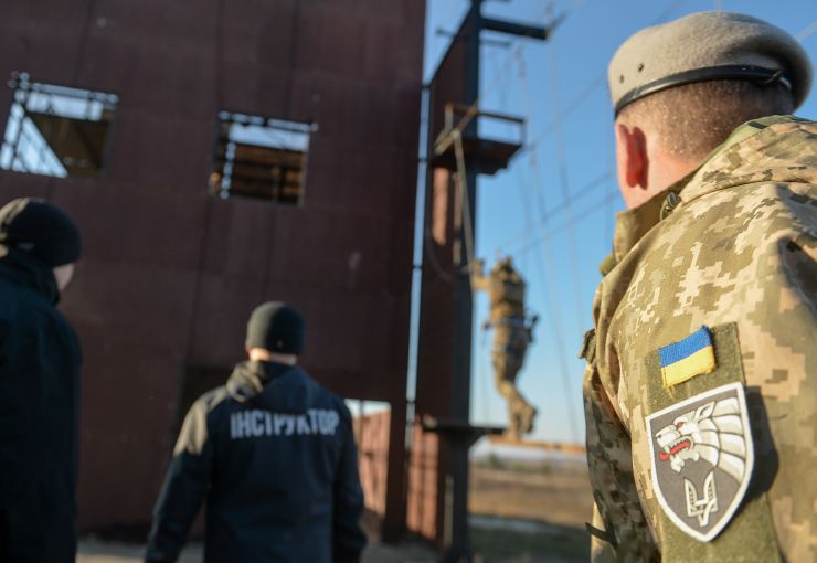 У день Збройних Сил України Голова Верховної Ради Дмитро Разумков відвідав 142-й навчальний центр Сил спеціальних операцій у м. Бердичеві Житомирської області. Голова Парламенту привітав військових із сьогоднішнім святом і побажав їм наснаги, успіху та перемоги. Дмитро Разумков ознайомився із озброєнням військової частини, обладнанням навчальних класів та медичним пунктом, відвідав наметове та модульне містечка і центральний командний пункт та взяв участь у показових заходах на полігоні.