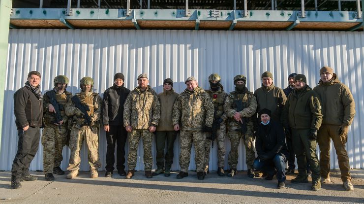 У день Збройних Сил України Голова Верховної Ради Дмитро Разумков відвідав 142-й навчальний центр Сил спеціальних операцій у м. Бердичеві Житомирської області. Голова Парламенту привітав військових із сьогоднішнім святом і побажав їм наснаги, успіху та перемоги. Дмитро Разумков ознайомився із озброєнням військової частини, обладнанням навчальних класів та медичним пунктом, відвідав наметове та модульне містечка і центральний командний пункт та взяв участь у показових заходах на полігоні.