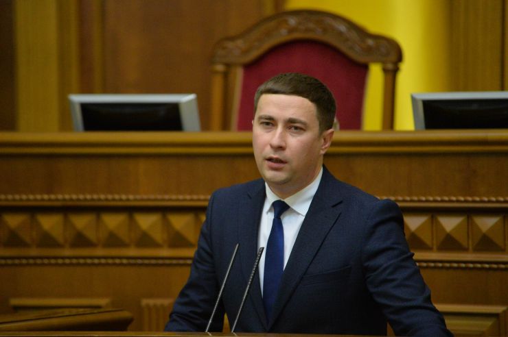 Вечірнє пленарне засідання Верховної Ради України. Віфлеємський вогонь передали Голові ВР Дмитру Разумкову та заступнику Голови ВР Олені Кондратюк. Призначено міністрів. ВР України проголосувала за призначення міністром сільського господарства Романа Лещенка 