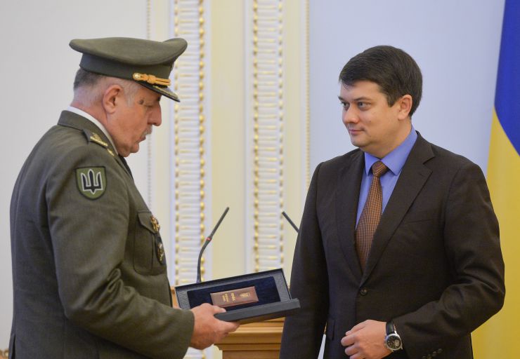 Голова Верховної Ради України Дмитро Разумков вручив державні відзнаки за вагомий особистий внесок у справу державотворення, побудову незалежності Української Держави, активну громадсько-політичну діяльність та з нагоди 30-річчя проголошення Декларації про державний суверенітет України.

Зокрема, Орденом Свободи нагороджено народного депутата України I,III,IV,V,VI,VIII скликань Верховної Ради України Анатолія Сергійовича Матвієнка (посмертно) та народного депутата України I, ІІ, IV скликань Верховної Ради України Миколу Івановича Поровського; Орденом князя Ярослава Мудрого І ступеня – Голову Верховної Ради України у 1990-1991 роках, Президента України у 1991 – 1994 роках Леоніда Макаровича Кравчука; Орденом «За заслуги» І ступеня – народного депутата України І скликання Верховної Ради України Олександра Леонідовича Барабаша.
Нагороди вручено відповідно до Указу Президента України №277/2020.
Микола Поровський
