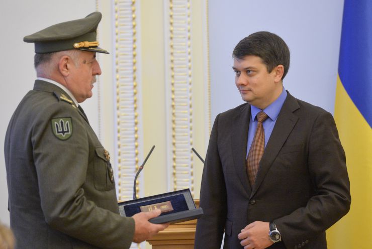 Голова Верховної Ради України Дмитро Разумков вручив державні відзнаки за вагомий особистий внесок у справу державотворення, побудову незалежності Української Держави, активну громадсько-політичну діяльність та з нагоди 30-річчя проголошення Декларації про державний суверенітет України.

Зокрема, Орденом Свободи нагороджено народного депутата України I,III,IV,V,VI,VIII скликань Верховної Ради України Анатолія Сергійовича Матвієнка (посмертно) та народного депутата України I, ІІ, IV скликань Верховної Ради України Миколу Івановича Поровського; Орденом князя Ярослава Мудрого І ступеня – Голову Верховної Ради України у 1990-1991 роках, Президента України у 1991 – 1994 роках Леоніда Макаровича Кравчука; Орденом «За заслуги» І ступеня – народного депутата України І скликання Верховної Ради України Олександра Леонідовича Барабаша.
Нагороди вручено відповідно до Указу Президента України №277/2020.
Микола Поровський
