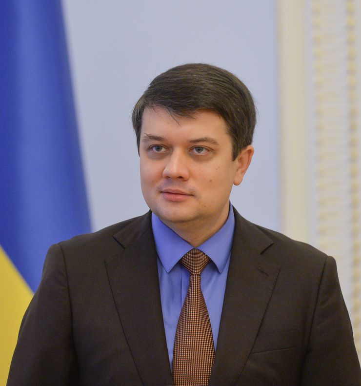 Голова Верховної Ради України Дмитро Разумков вручив державні відзнаки за вагомий особистий внесок у справу державотворення, побудову незалежності Української Держави, активну громадсько-політичну діяльність та з нагоди 30-річчя проголошення Декларації про державний суверенітет України.

Зокрема, Орденом Свободи нагороджено народного депутата України I,III,IV,V,VI,VIII скликань Верховної Ради України Анатолія Сергійовича Матвієнка (посмертно) та народного депутата України I, ІІ, IV скликань Верховної Ради України Миколу Івановича Поровського; Орденом князя Ярослава Мудрого І ступеня – Голову Верховної Ради України у 1990-1991 роках, Президента України у 1991 – 1994 роках Леоніда Макаровича Кравчука; Орденом «За заслуги» І ступеня – народного депутата України І скликання Верховної Ради України Олександра Леонідовича Барабаша.
Нагороди вручено відповідно до Указу Президента України №277/2020.
