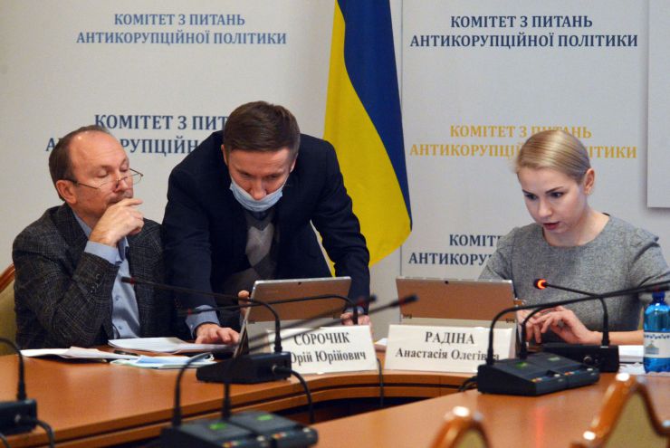 Комітет Верховної Ради України з питань антикорупційної політики провів засідання у форматі відеоконференції.
Проекти законів України, у підготовці яких на розгляд Верховної Ради України Комітет приймає участь.
Про проект Закону про внесення змін до Закону України «Про запобігання корупції» щодо роботи близьких осіб військових посадових осіб.
Керівник секретаріату Юрій Сорочик голова комітету Анастасія Радіна 
 