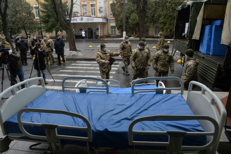 У Національному військово-медичному клінічному центрі «Головний військовий клінічний госпіталь» відбулася передача чергового гуманітарного вантажу медичного призначення на загальну суму понад 2 млн гривень 