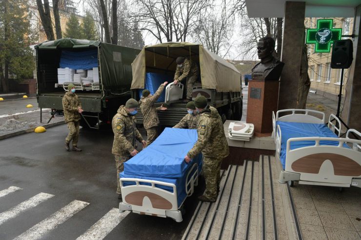 У Національному військово-медичному клінічному центрі «Головний військовий клінічний госпіталь» відбулася передача чергового гуманітарного вантажу медичного призначення на загальну суму понад 2 млн гривень 