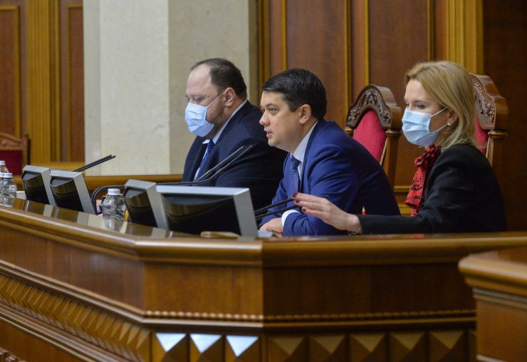 Пленарне засідання Верховної Ради України.

Голова Верховної Ради України Дмитро Разумков відкрив пленарне засідання.
Головуючий оголосив про обрання головою депутатської фракції політичної партії «Голос» народного депутата Ярослава Железняка та його заступником – народного депутата Романа Костенка згідно з протоколом зборів депутатської фракції «Голос» від 28 грудня 2020 р.
Головуючий надав слово Прем’єр-міністру Денису Шмигалю для інформування про заходи для врегулювання ситуації з підвищенням тарифів.
Руслан Стефанчук, Дмитро Разумков, Олена Кондратюк
