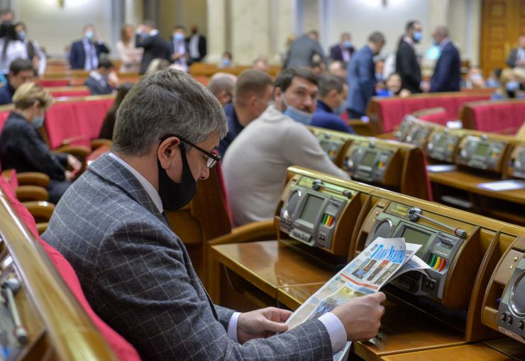 Пленарне засідання Верховної Ради України.

Голова Верховної Ради України Дмитро Разумков відкрив пленарне засідання.
Головуючий оголосив про обрання головою депутатської фракції політичної партії «Голос» народного депутата Ярослава Железняка та його заступником – народного депутата Романа Костенка згідно з протоколом зборів депутатської фракції «Голос» від 28 грудня 2020 р.
Головуючий надав слово Прем’єр-міністру Денису Шмигалю для інформування про заходи для врегулювання ситуації з підвищенням тарифів. Анатолій Остапенко  
