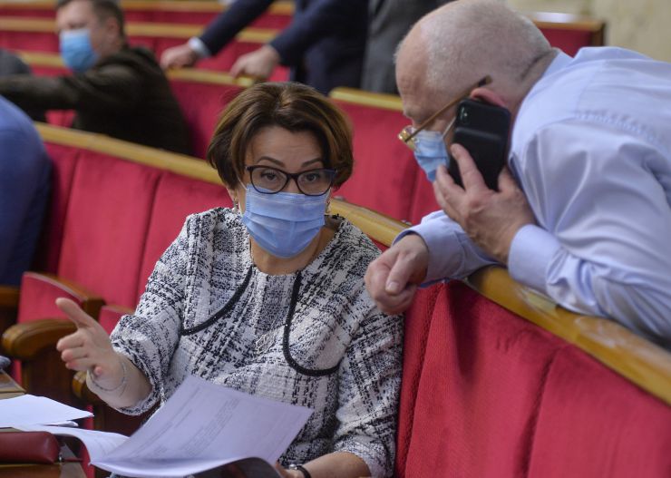 Пленарне засідання Верховної Ради України.

Голова Верховної Ради України Дмитро Разумков відкрив пленарне засідання.
Головуючий оголосив про обрання головою депутатської фракції політичної партії «Голос» народного депутата Ярослава Железняка та його заступником – народного депутата Романа Костенка згідно з протоколом зборів депутатської фракції «Голос» від 28 грудня 2020 р.
Головуючий надав слово Прем’єр-міністру Денису Шмигалю для інформування про заходи для врегулювання ситуації з підвищенням тарифів. Степан Кубів, Ніна Южаніна  

