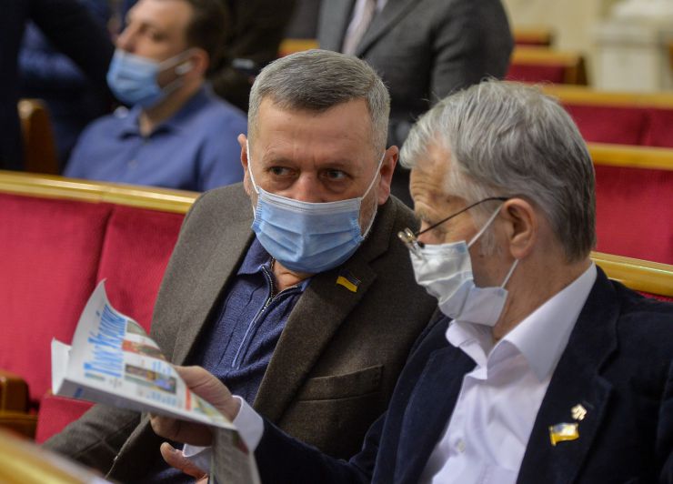 Пленарне засідання Верховної Ради України.

Голова Верховної Ради України Дмитро Разумков відкрив пленарне засідання.
Головуючий оголосив про обрання головою депутатської фракції політичної партії «Голос» народного депутата Ярослава Железняка та його заступником – народного депутата Романа Костенка згідно з протоколом зборів депутатської фракції «Голос» від 28 грудня 2020 р.
Головуючий надав слово Прем’єр-міністру Денису Шмигалю для інформування про заходи для врегулювання ситуації з підвищенням тарифів. Мустафа Джамілєв, Чийгоз Ахтем
