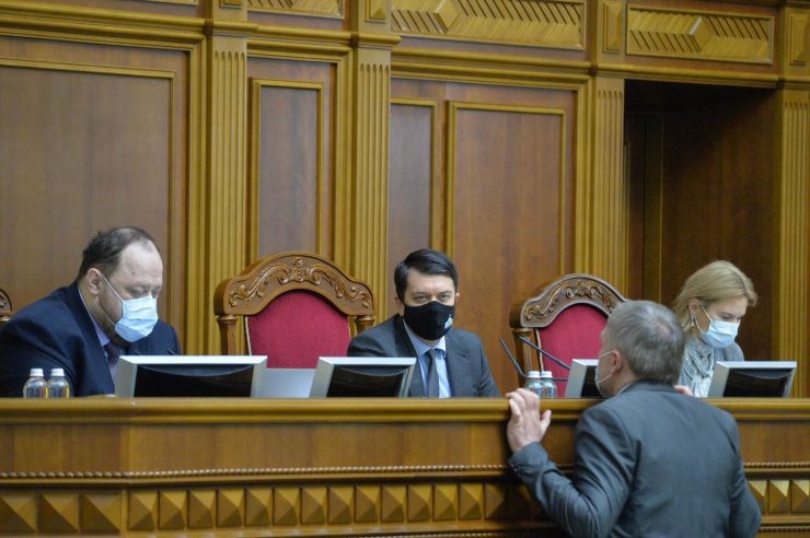 Голова Верховної Ради України Дмитро Разумков відкрив пленарне засідання. 
Дмитро Разумков зазначив, що сьогодні Міжнародний день пам’яті жертв Голокос
На пропозицію Голови Верховної Ради України народні депутати хвилиною мовчання вшанували пам’ять всіх загиблих.
Прийнято проект Закону 