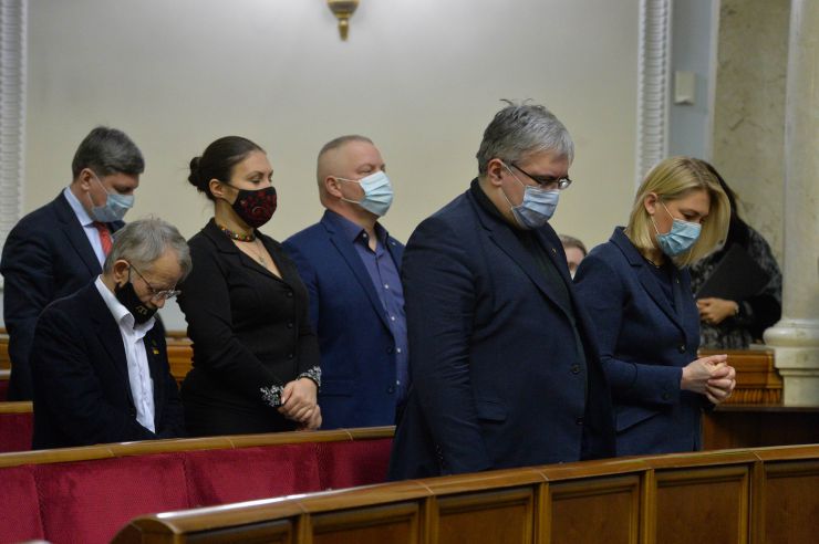 Голова Верховної Ради України Дмитро Разумков відкрив пленарне засідання. 
Дмитро Разумков зазначив, що сьогодні Міжнародний день пам’яті жертв Голокос
На пропозицію Голови Верховної Ради України народні депутати хвилиною мовчання вшанували пам’ять всіх загиблих.
Прийнято проект Закону 